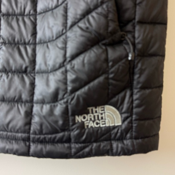 the North Face Quilted Vest Men’s Large Thermoball Eco Black Packable corp logo - Picture 2 of 13